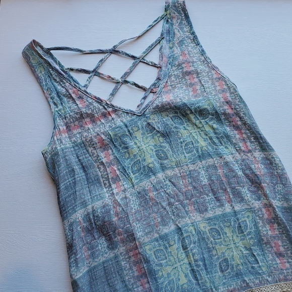 love on a hanger Tops - Love on a Hanger Bohemian Criss Cross Strappy Crochet Hem Tank XS